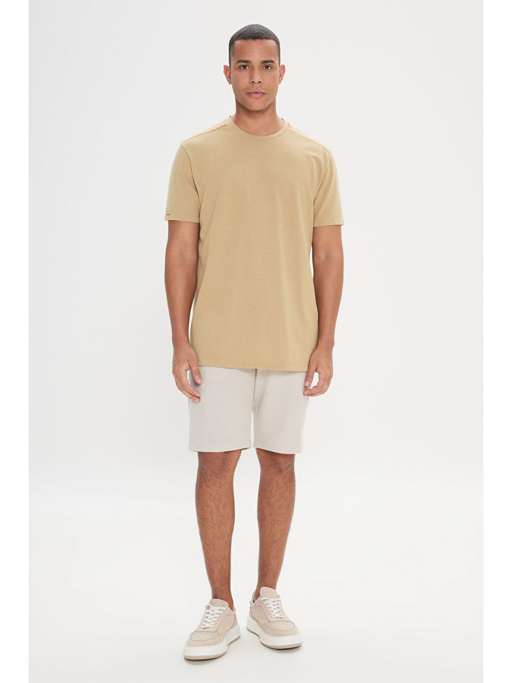 Bej Erkek Vizon Slim Fit Dar Kesim Pamuklu Bisiklet Yaka Tişört-1