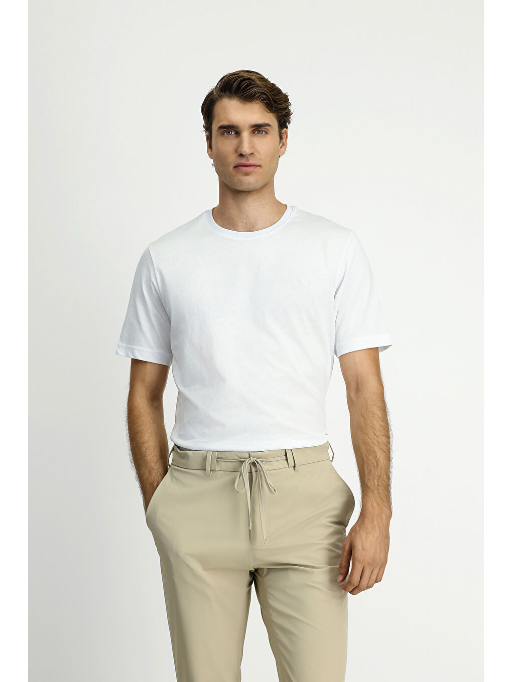 Beyaz Bisiklet Yaka Regular Fit Pamuk Tişört