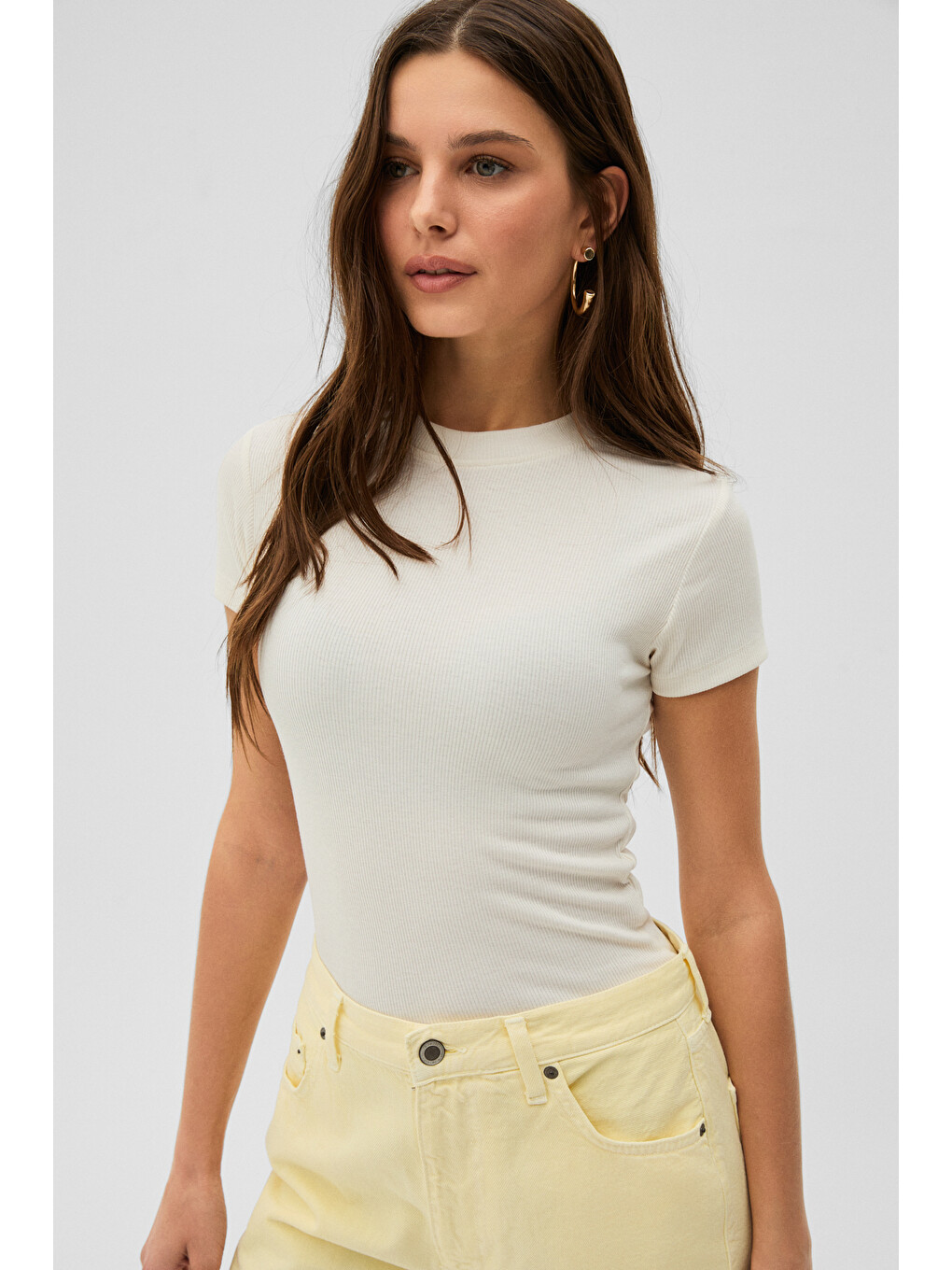 Ekru GLOOM Kadın Yumuşak Ve Esnek Kumaşlı Bisiklet Yakalı Crop EKRU T-Shirt-3