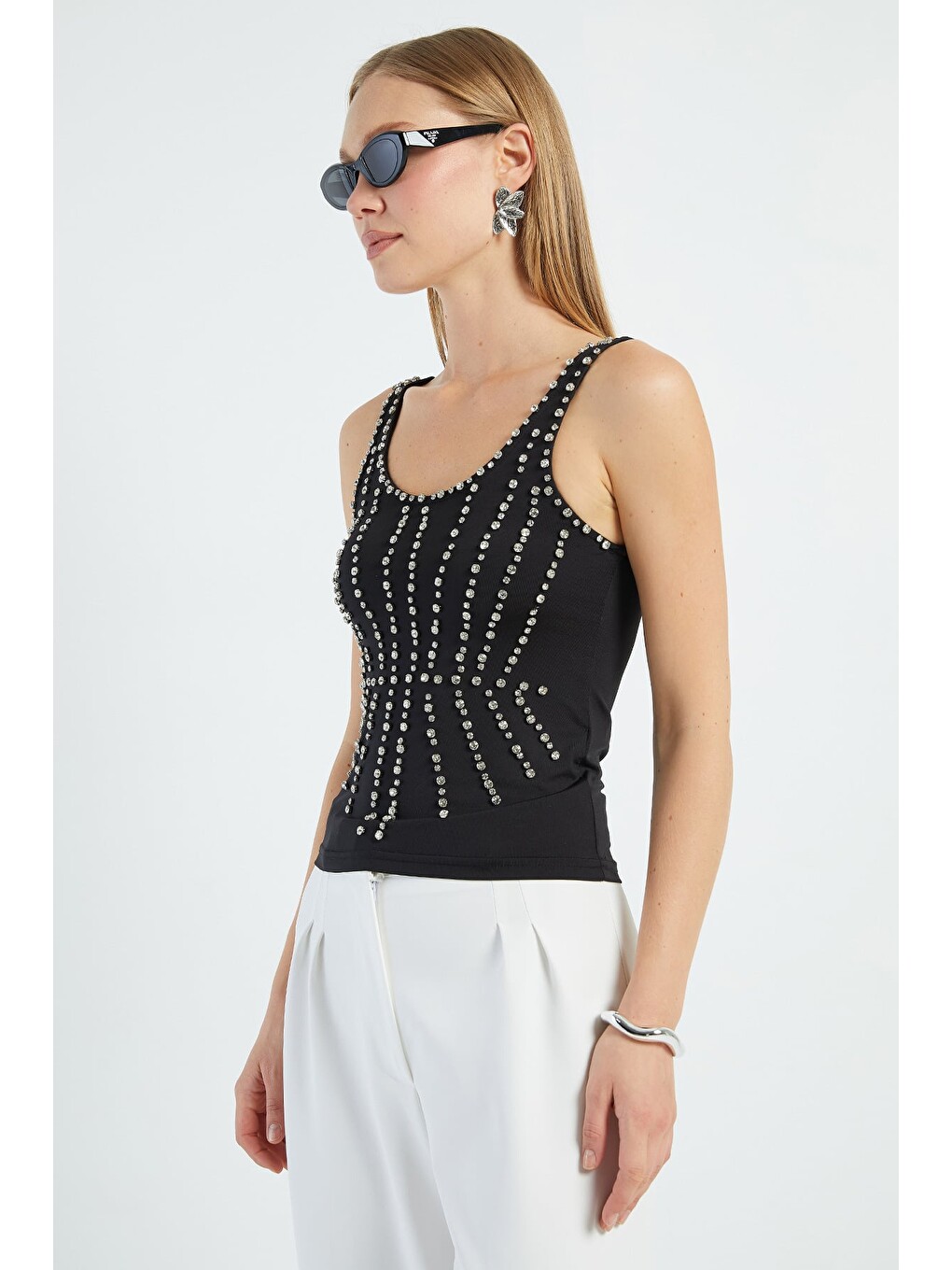 Siyah Taş İşlemeli Kalın Askılı Slim Fit Bluz-4