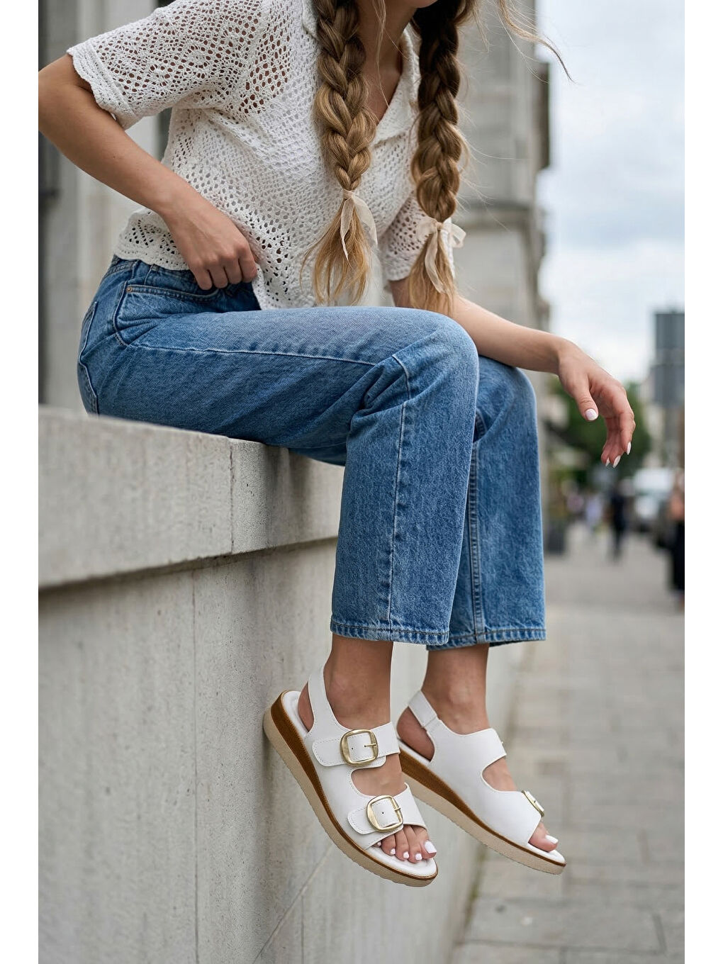 Beyaz D0763 Günlük Ortopedik Çift Bantlı Tokalı Kadın Sandalet-1