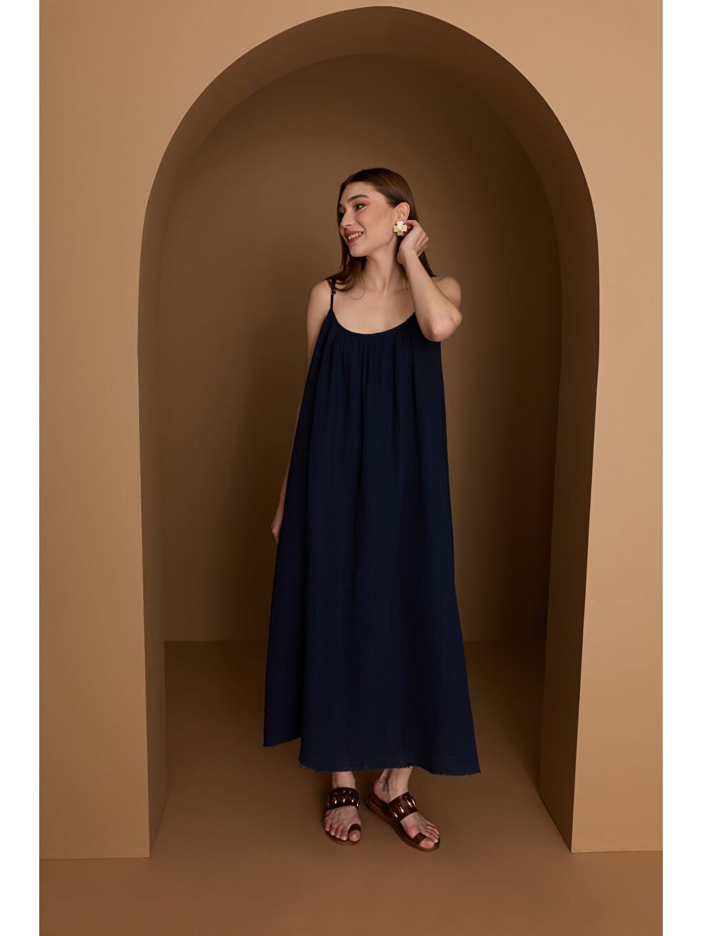 Lacivert Basic Askılı Etek Ucu Yırtık Müslin Elbise-1