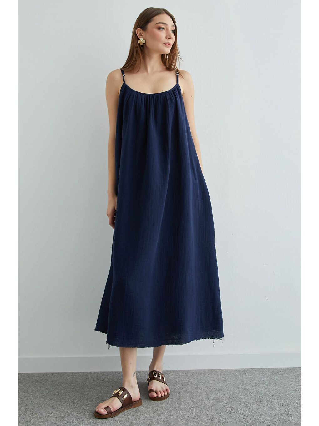 Lacivert Basic Askılı Etek Ucu Yırtık Müslin Elbise-3