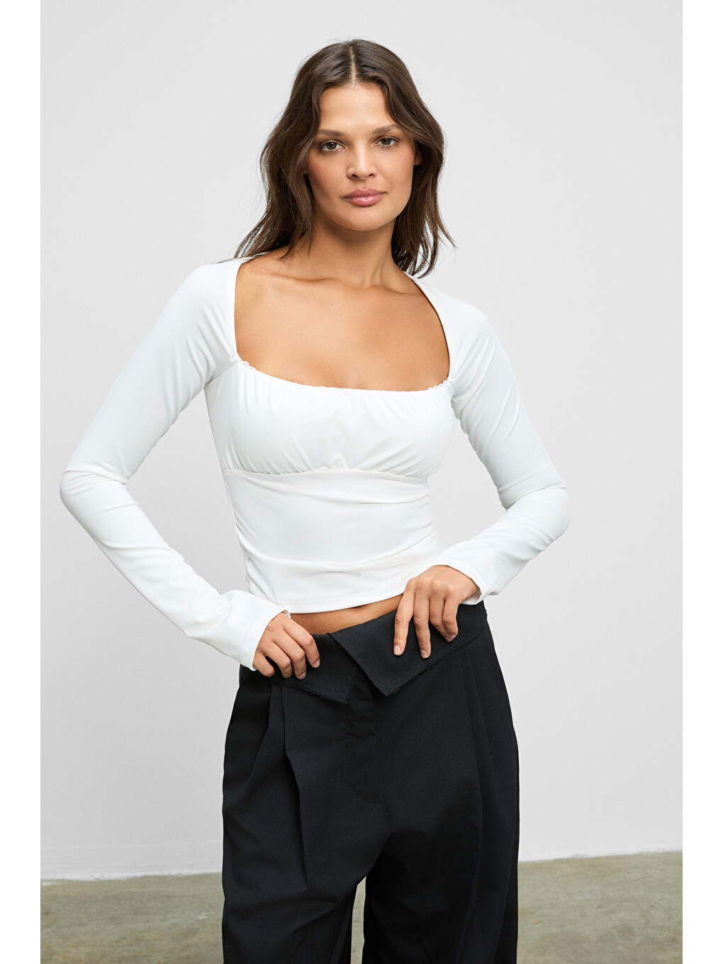 Sılıvra Kadın Havuz Yakalı Esnek Kumaşlı Slim Fit Beyaz Bluz-1
