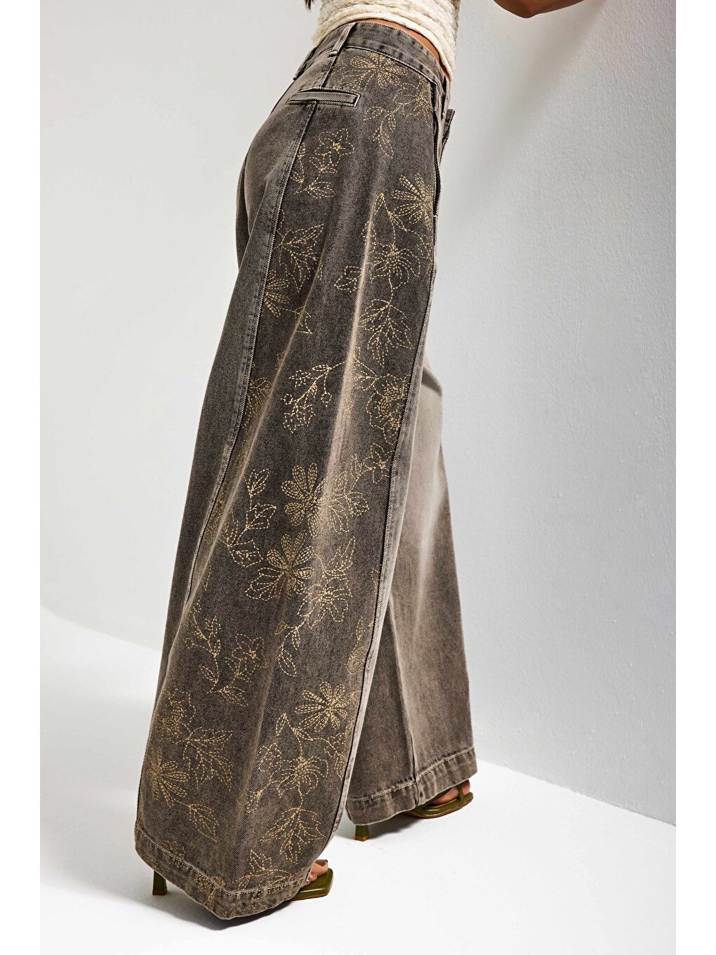 Mavi Kadın Jean Rengi 4s6-16 Süper Baggy Balon Fit Nakış Detaylı Özel Tasarım Denim Jean-1