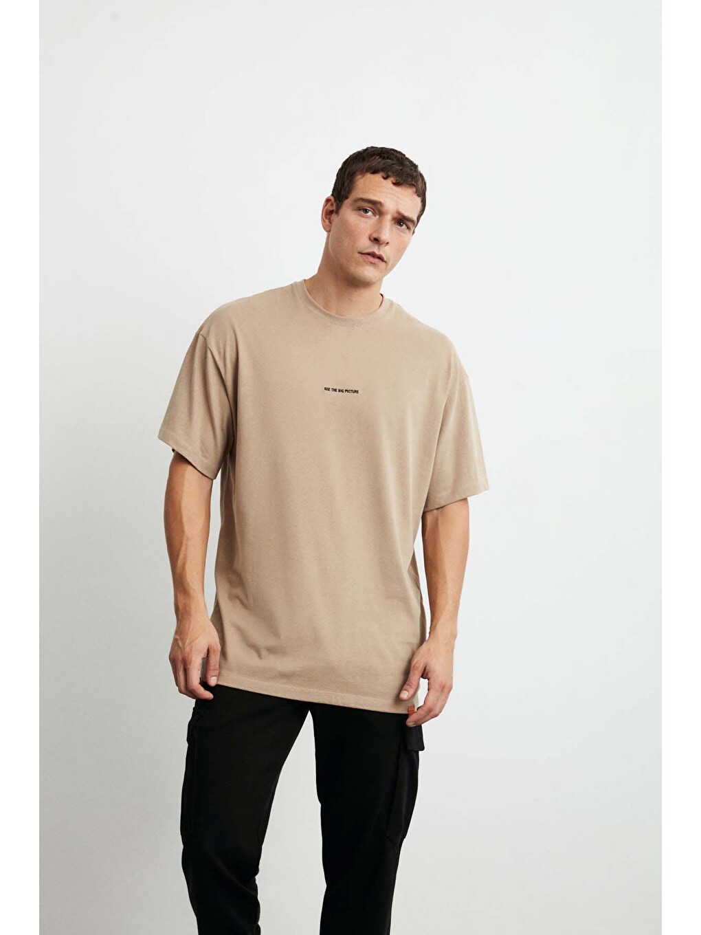 Bej RIVER Erkek Oversize Fit Bol Kesim Nakış İşlemeli Basic Örme BEJ T-Shirt-1