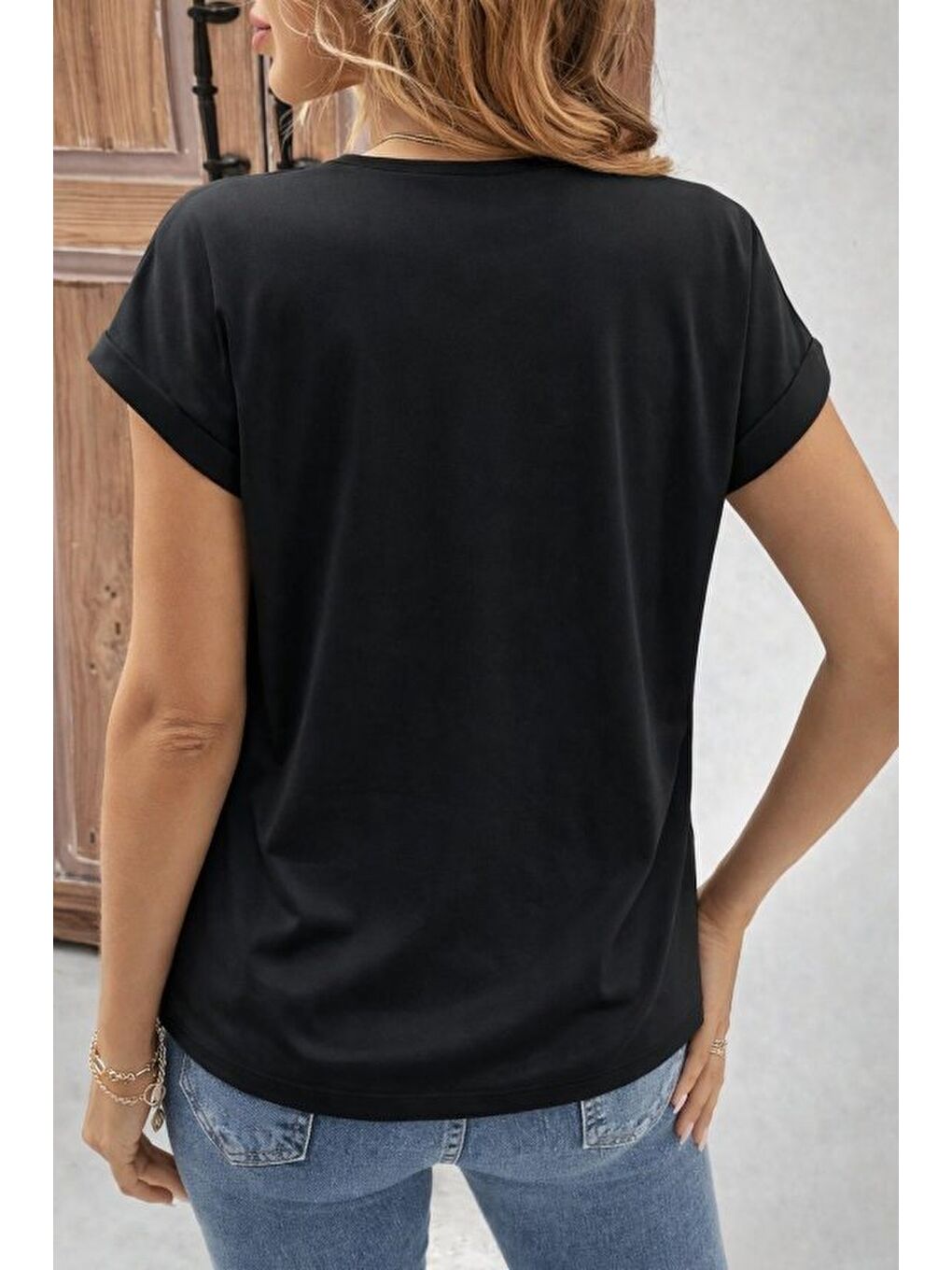 Beyaz Kadın Kısa Kollu V Yakalı önden Düğmeli Leopar Desen Detaylı Viskon Bluz-2