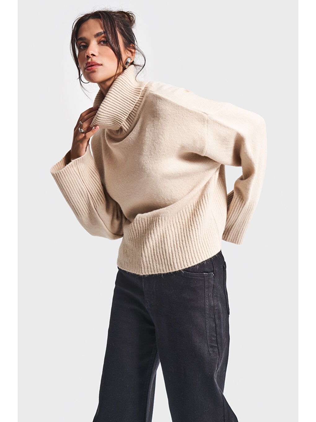 Kadın Ekru Renk w5-101 Balıkçı Yaka Bol Kesim Örme Triko Kazak-1