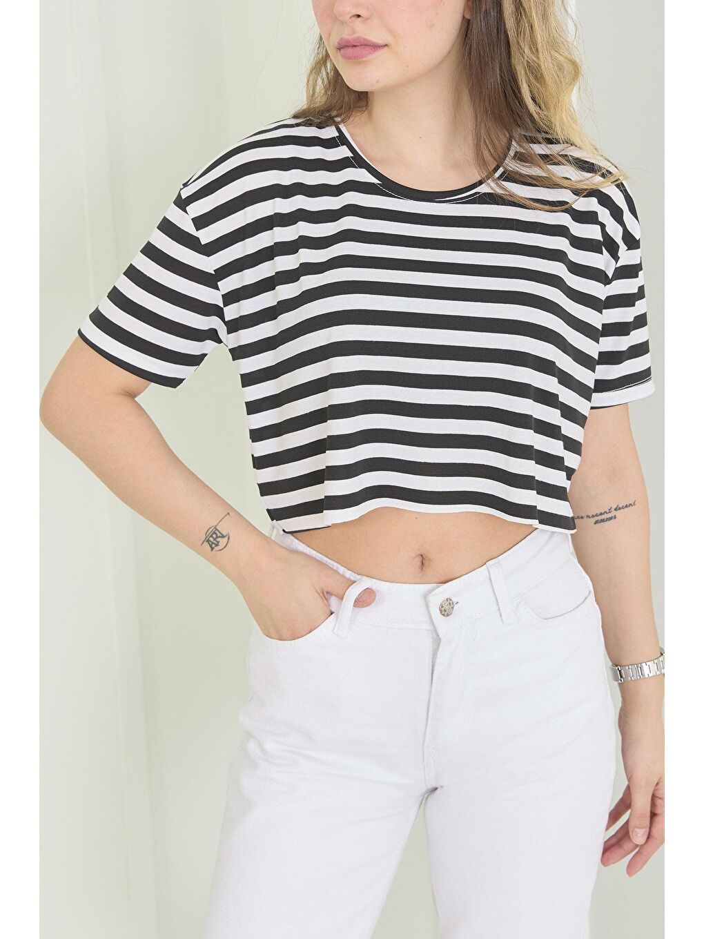 Bisiklet Yaka Kadın Siyah Crop - 22558