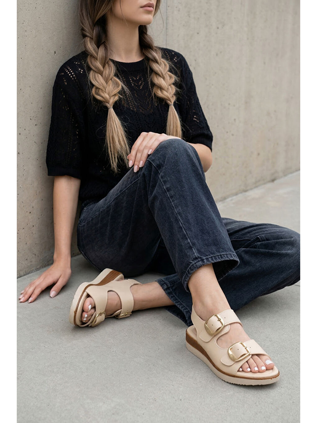 Bej D0763 Günlük Ortopedik Çift Bantlı Tokalı Kadın Sandalet-1