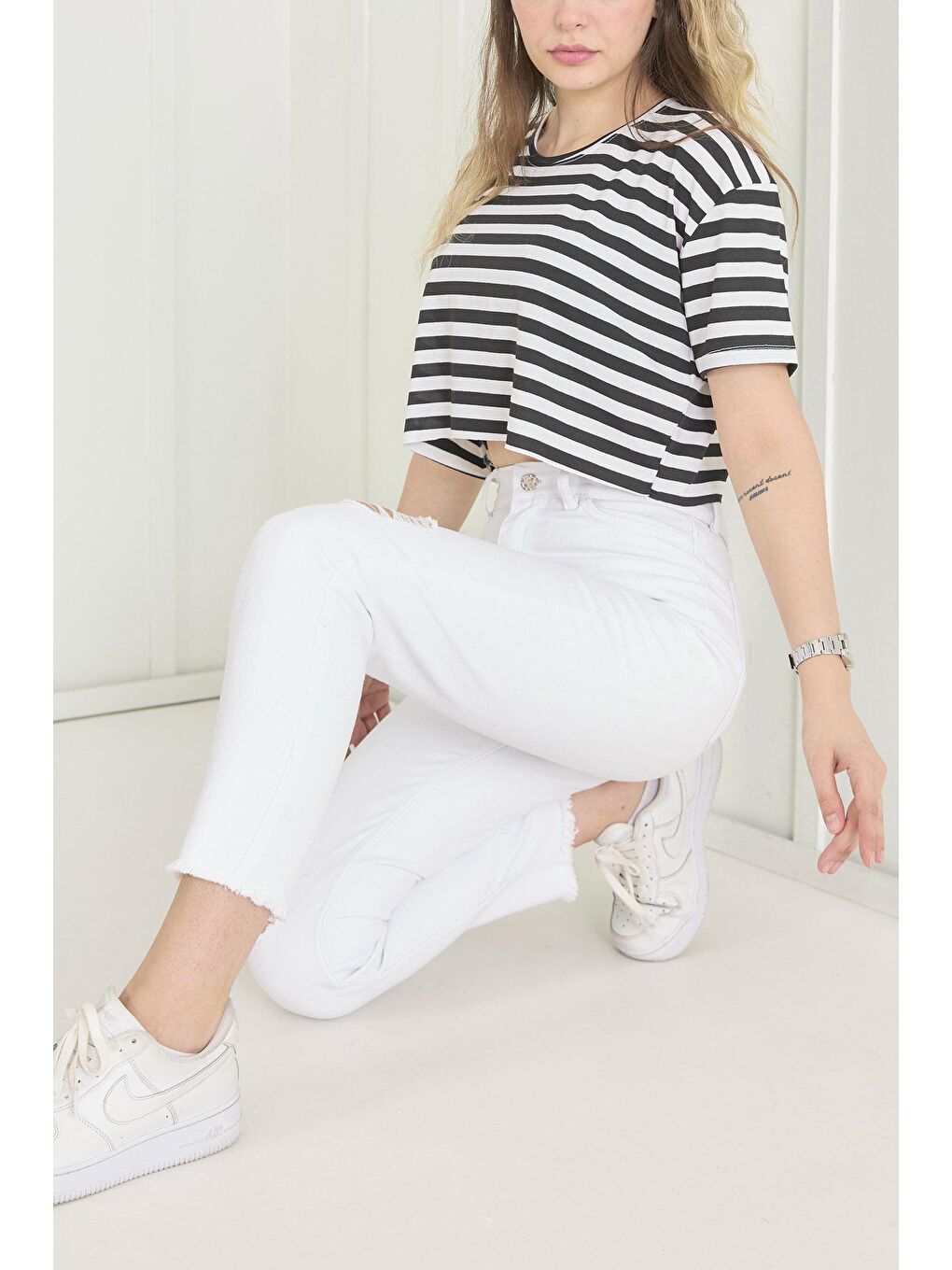 Bisiklet Yaka Kadın Siyah Crop - 22558-4