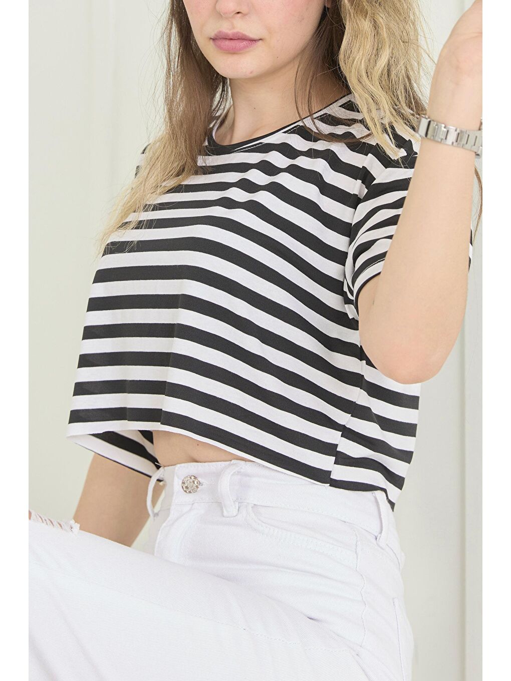 Bisiklet Yaka Kadın Siyah Crop - 22558-5