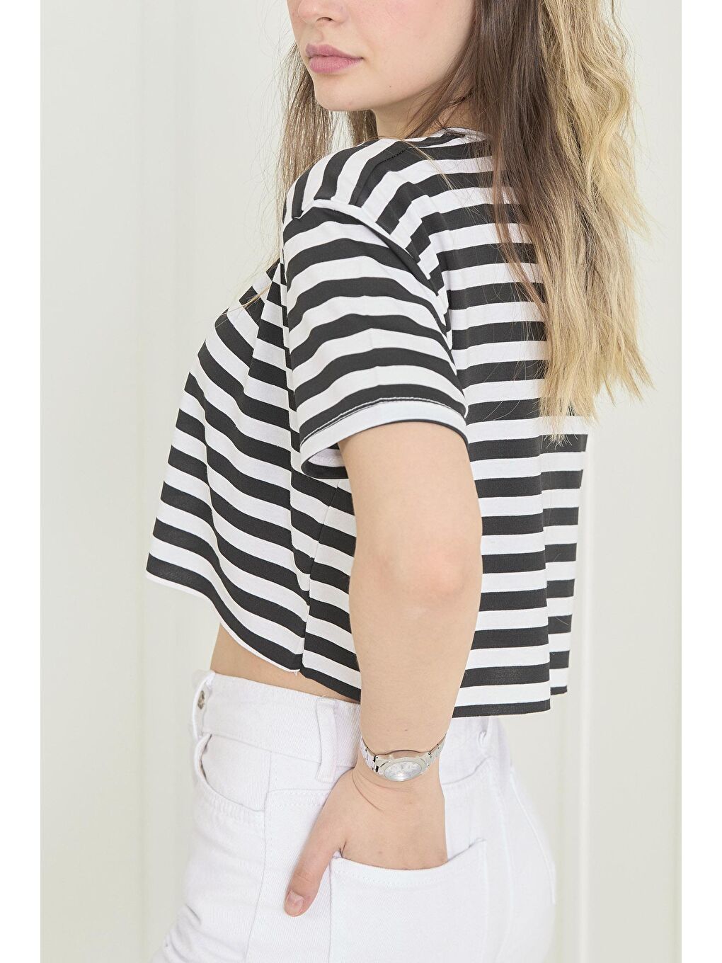 Bisiklet Yaka Kadın Siyah Crop - 22558-6