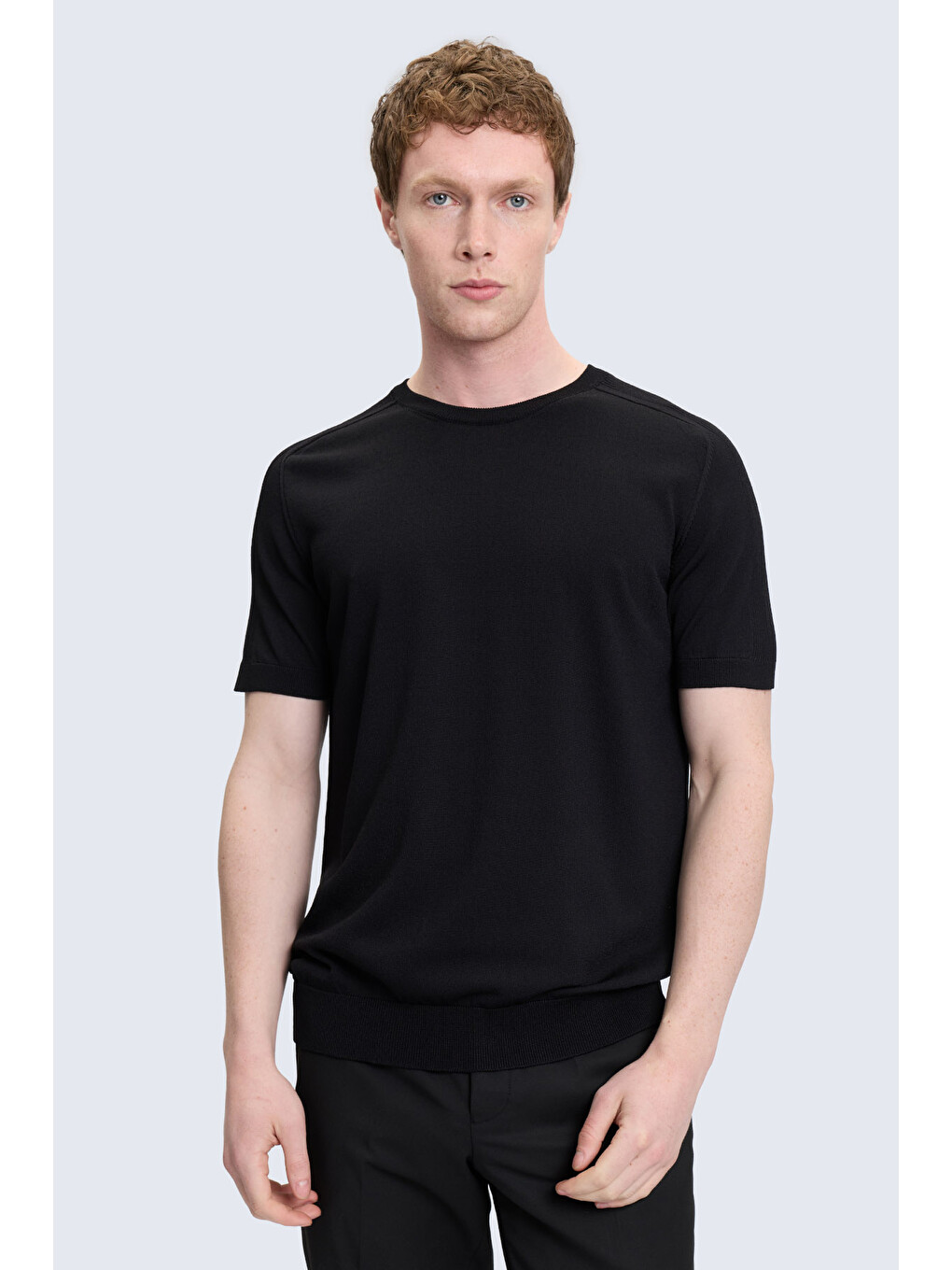 Siyah Regular Fit Bisiklet Yaka Rayon Tişört