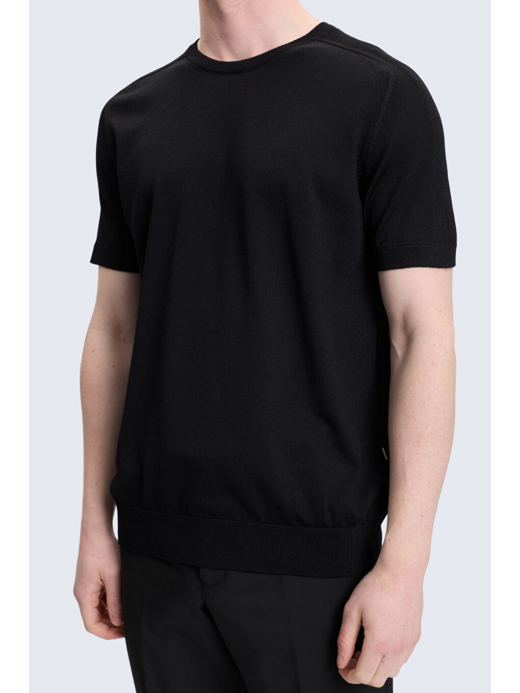 Siyah Regular Fit Bisiklet Yaka Rayon Tişört-4