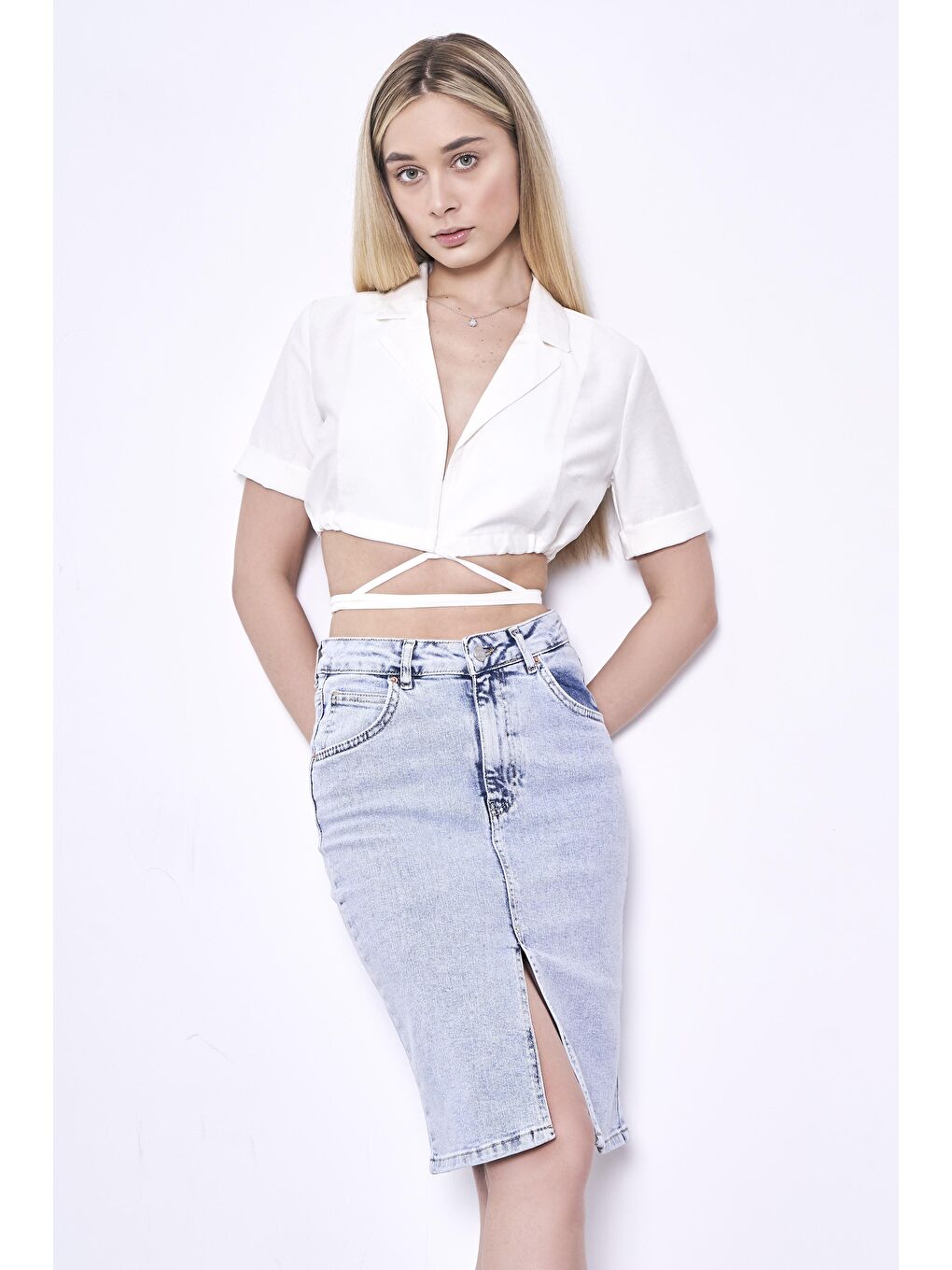 Mavi Kadın Jean Rengi Esnek Kumaş Önden Yırtmaçlı Midi Boy Denim Etek