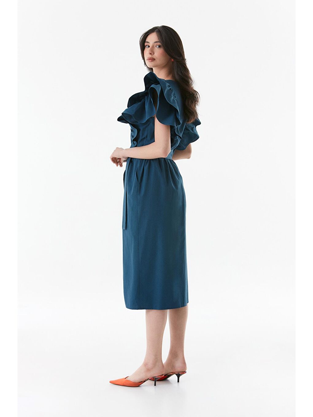 İndigo Yakası Fırfırlı Yırtmaçlı Beli Kuşaklı Elbise-4