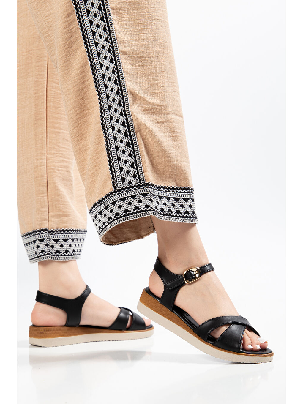 Siyah D0764 Günlük Ortopedik Çapraz Bantlı Kadın Sandalet-2