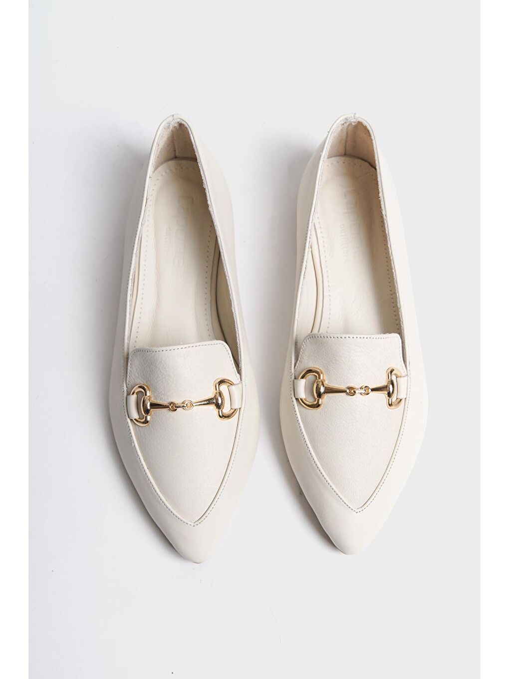 Beyaz Hakiki Deri Sivri Burunlu Tokalı Kadın Babet-1