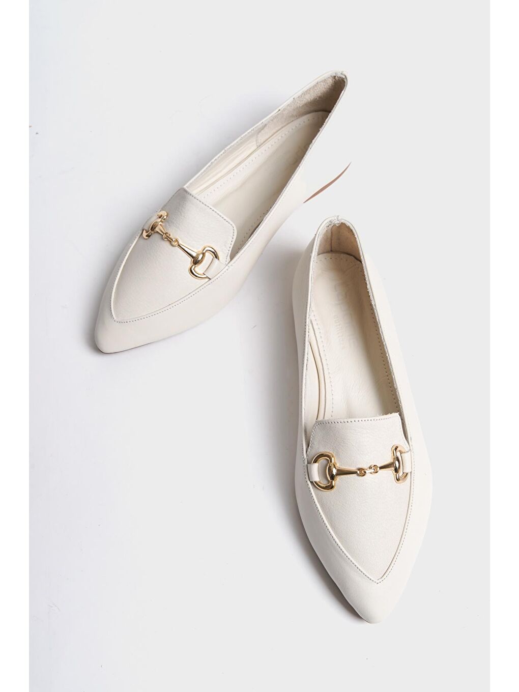 Beyaz Hakiki Deri Sivri Burunlu Tokalı Kadın Babet-2