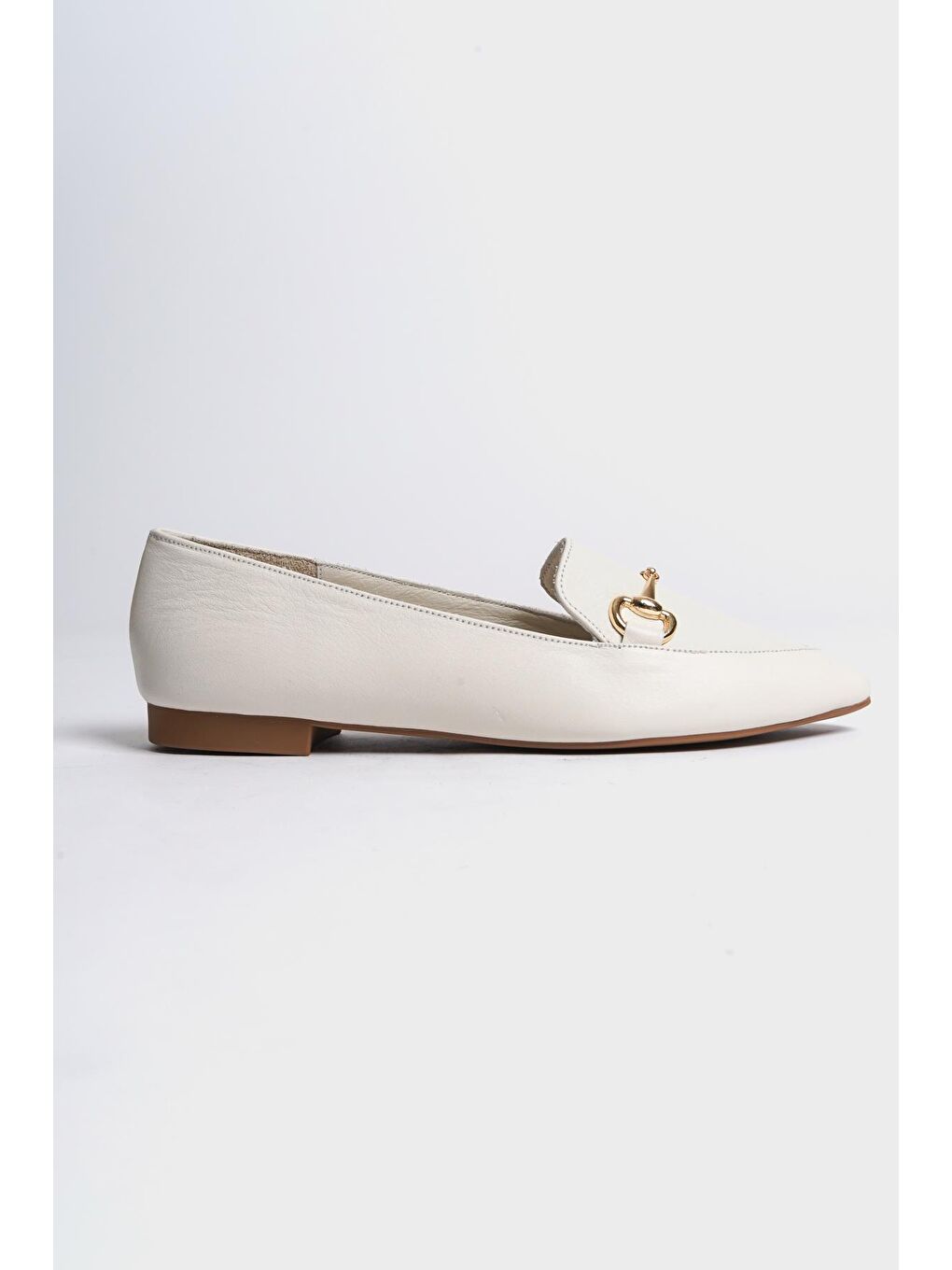 Beyaz Hakiki Deri Sivri Burunlu Tokalı Kadın Babet-4