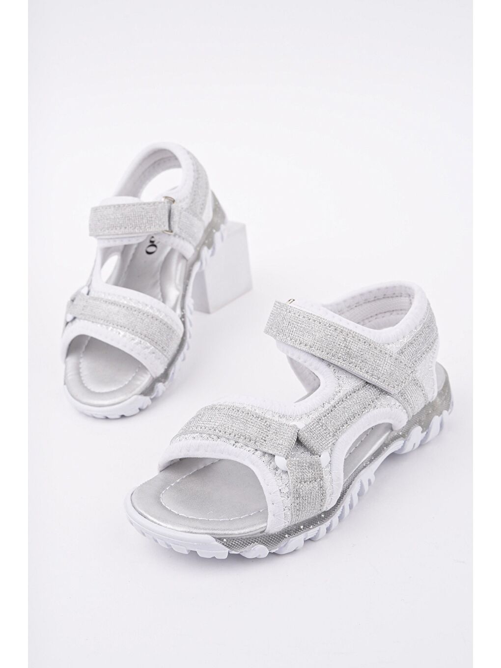 Gri ELON Cırtlı ve Simli Günlük Kız Çocuk Sandalet