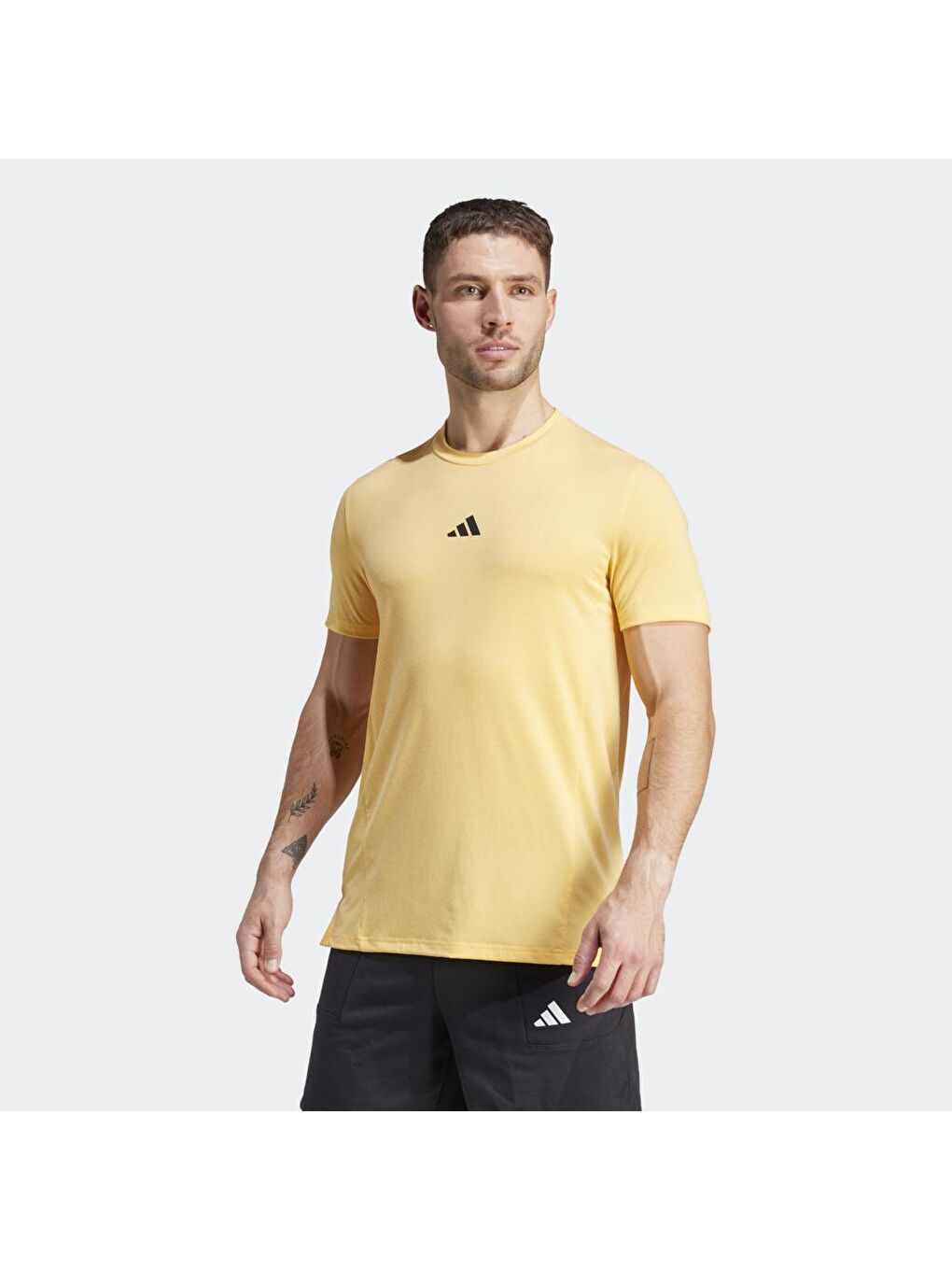 Adidas Sarı Designed For Training Erkek Sarı Yuvarlak Yaka Tişört