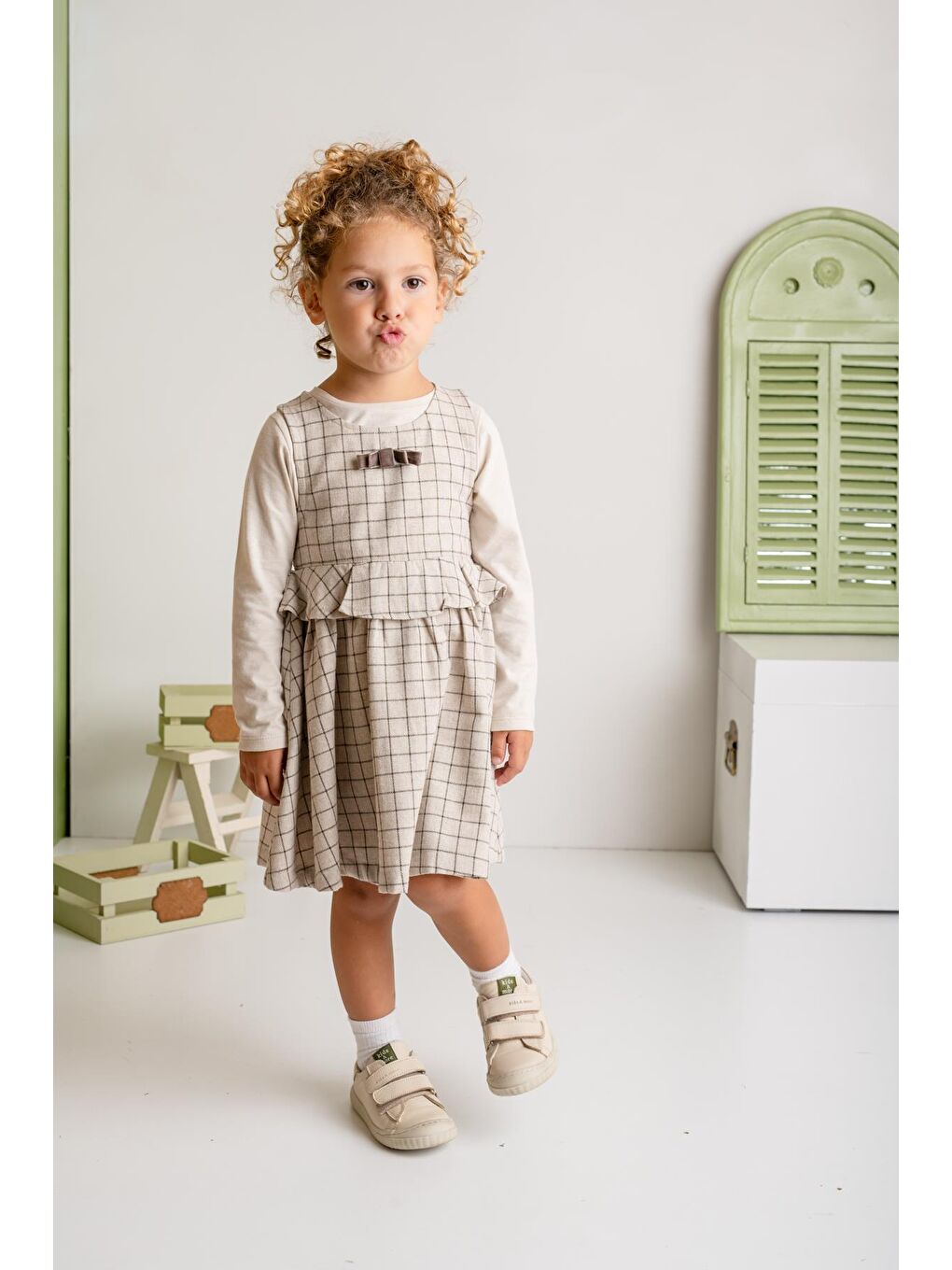 Kız Çocuk Fırfırlı Dokuma Elbise Ve Bluz Takım - Bej