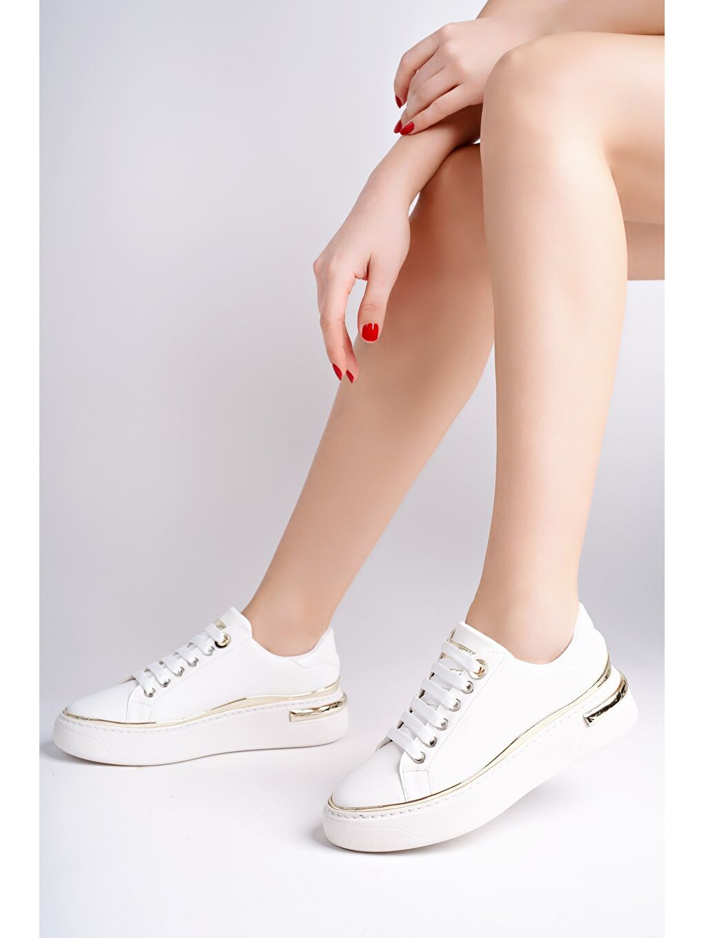 Beyaz SVETLANA İnce Şerit Detaylı Bağcıklı Günlük Kadın Sneaker Spor Ayakkabı