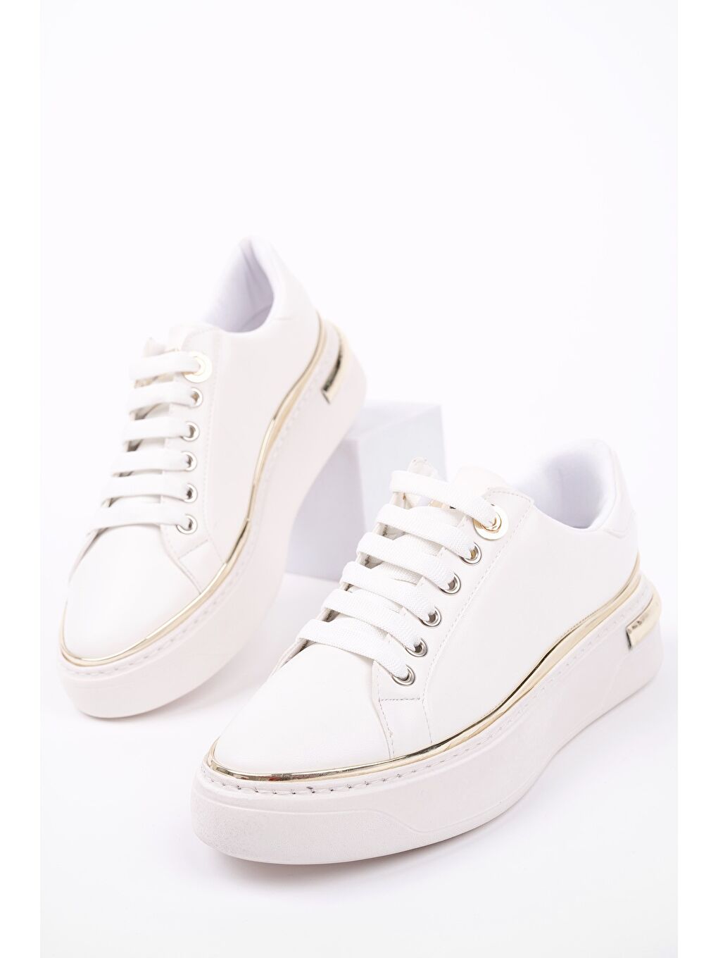 Beyaz SVETLANA İnce Şerit Detaylı Bağcıklı Günlük Kadın Sneaker Spor Ayakkabı-4