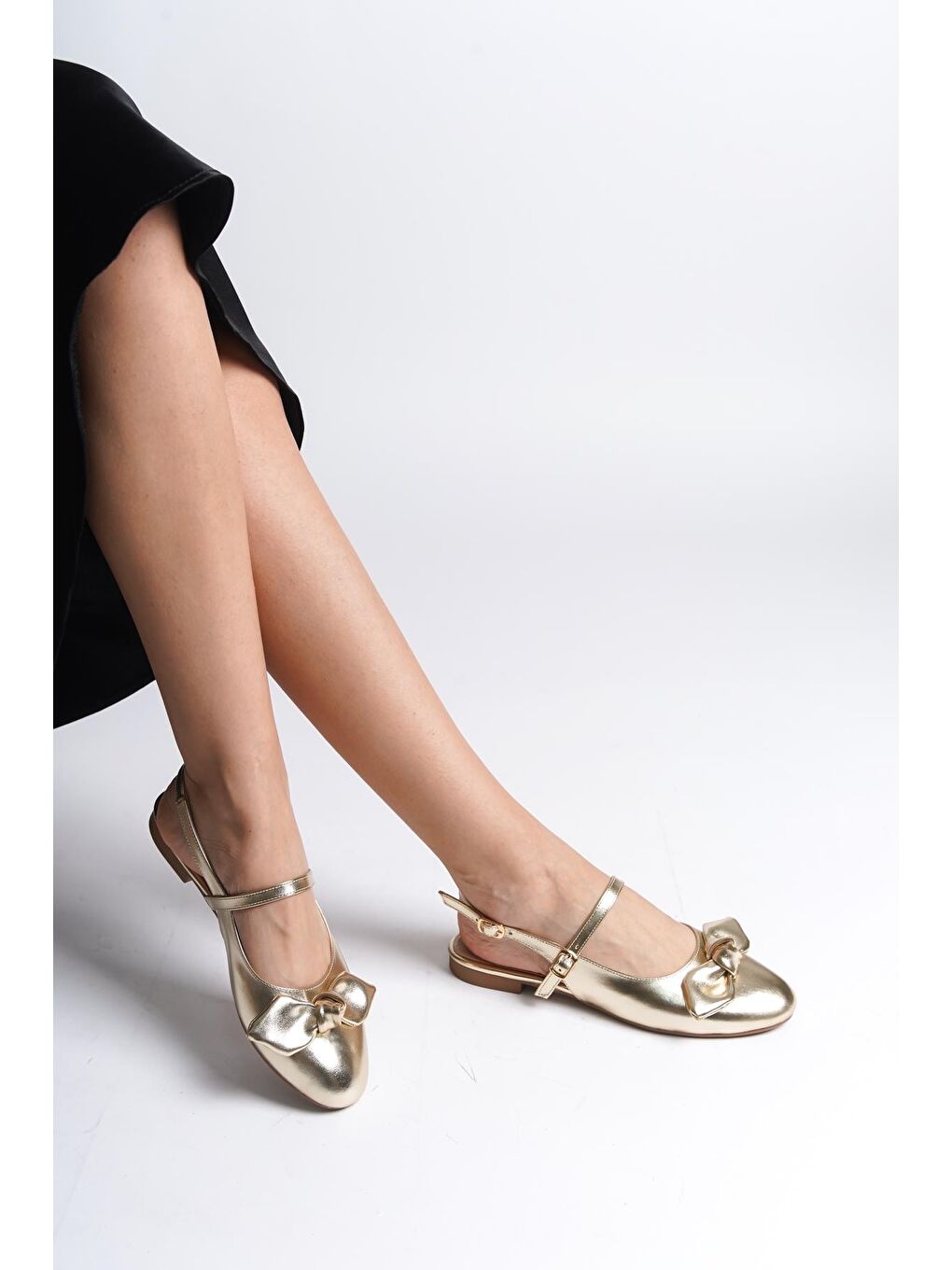 Sarı Arkası Açık Bantlı Oval Burunlu Fiyonk Detaylı Kadın Babet