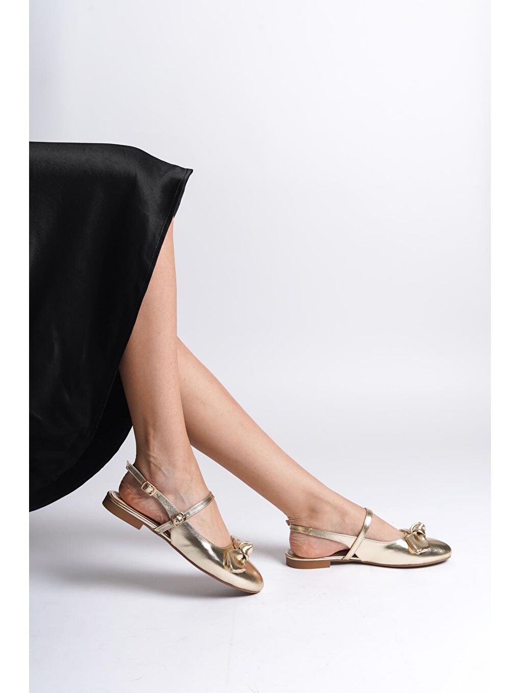 Sarı Arkası Açık Bantlı Oval Burunlu Fiyonk Detaylı Kadın Babet-1