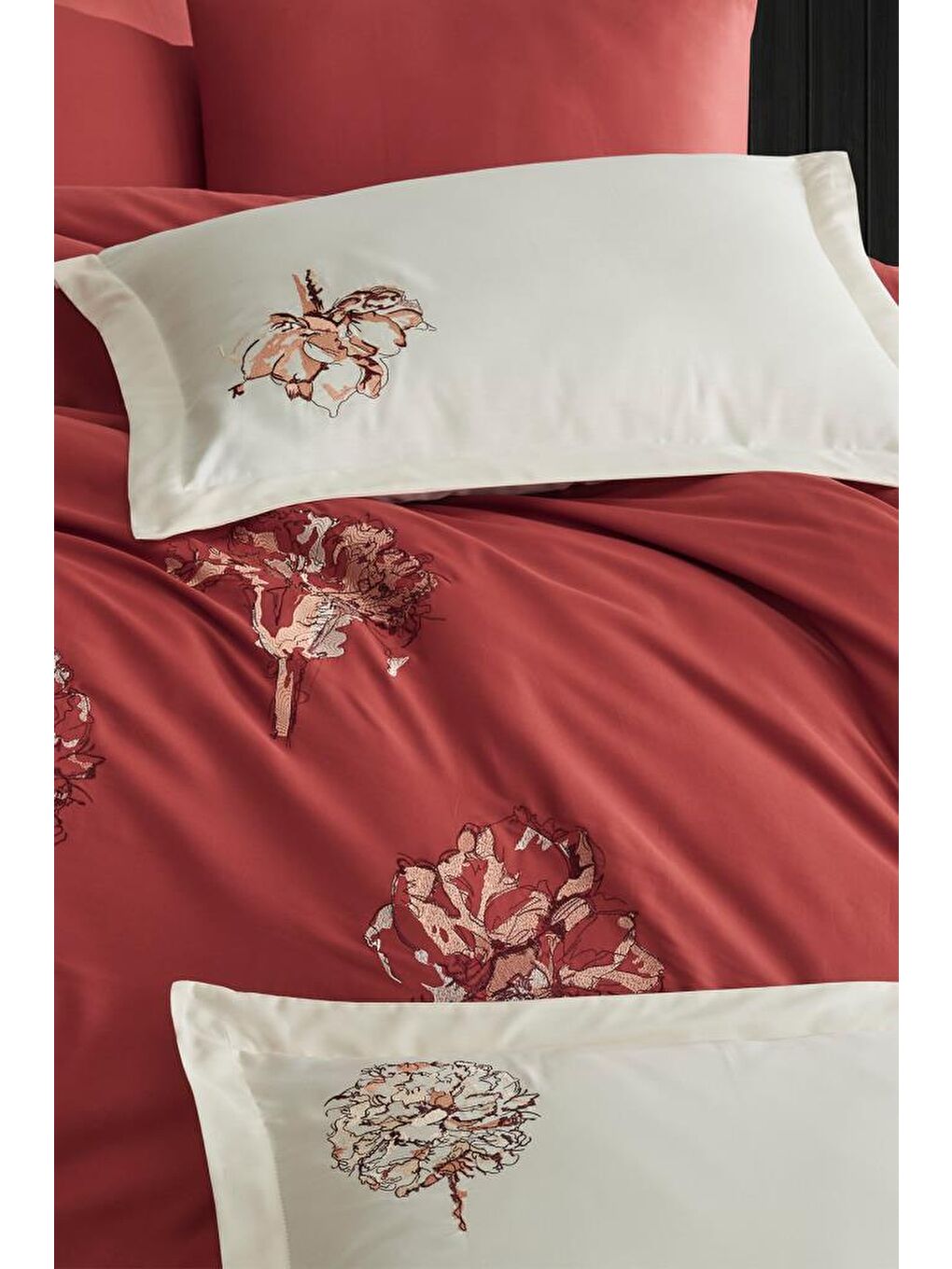 Turuncu Root Nakışlı %100 Pamuk Saten Çift Kişilik Nevresim Takımı Kiremit-2