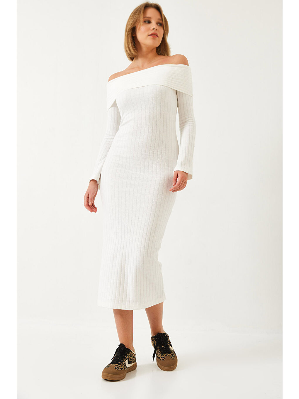 Beyaz Kadın Madonna Yaka İspanyol Kol Fitilli Elbise