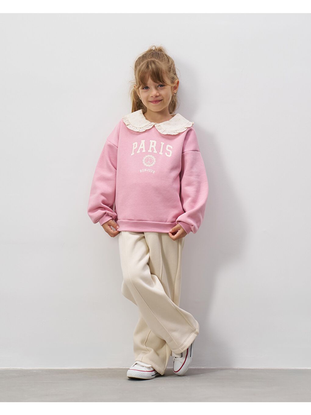 Kız Çocuk Pamuklu Pembe Paris Baskılı Dantel Yaka Sweatshirt Ekru Pantolon Takım-4