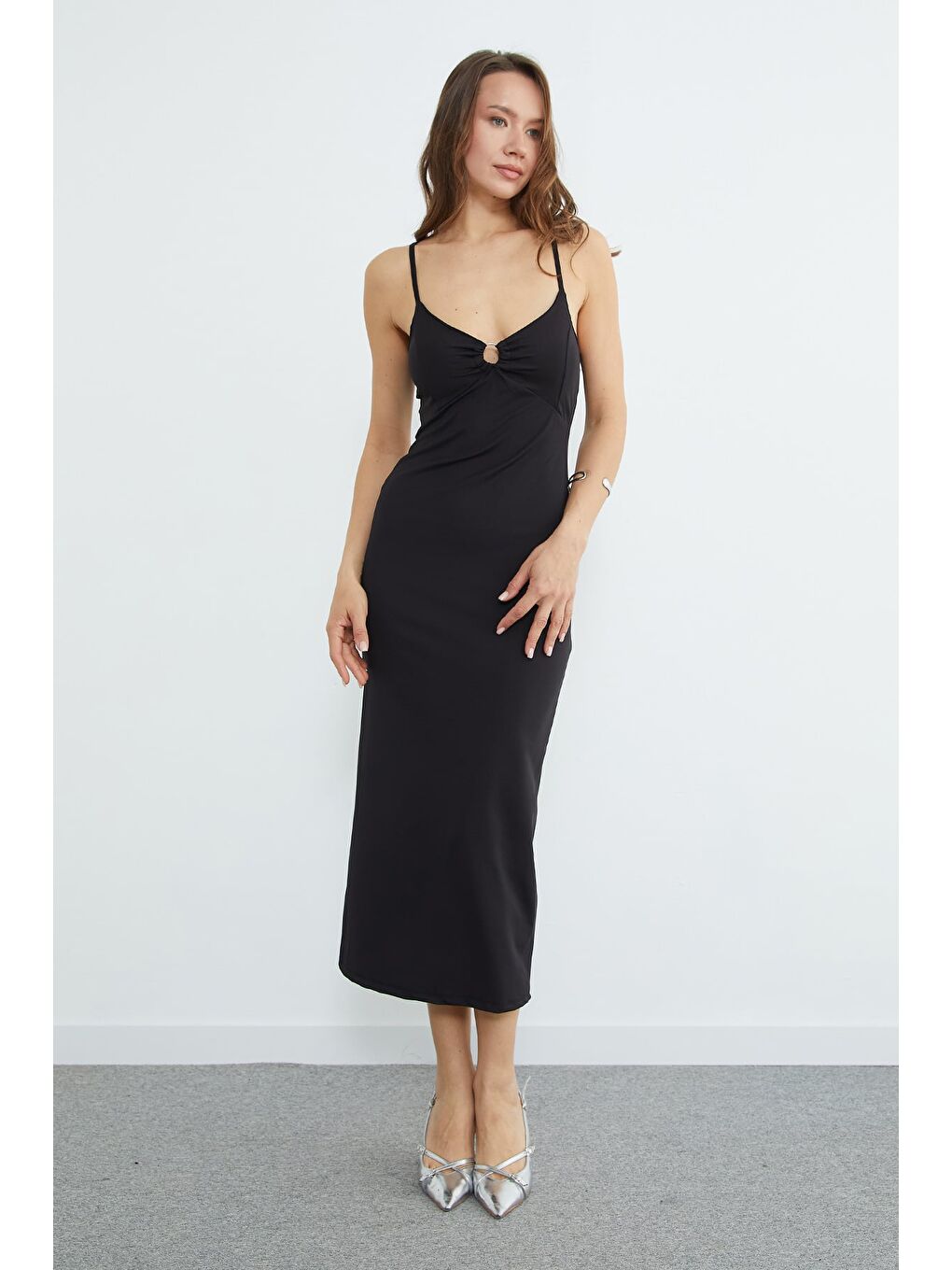 Siyah Çapraz Askılı Kaplı Midi Boy Elbise-2