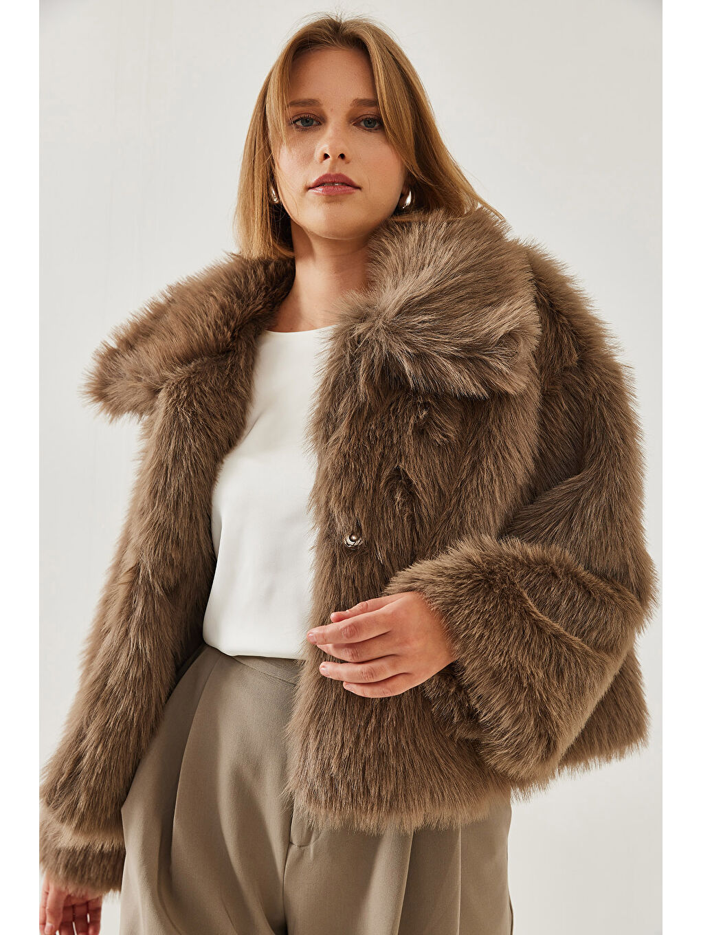 Bej Kadın Yakalı Suni Kürklü Astarlı Mont-2