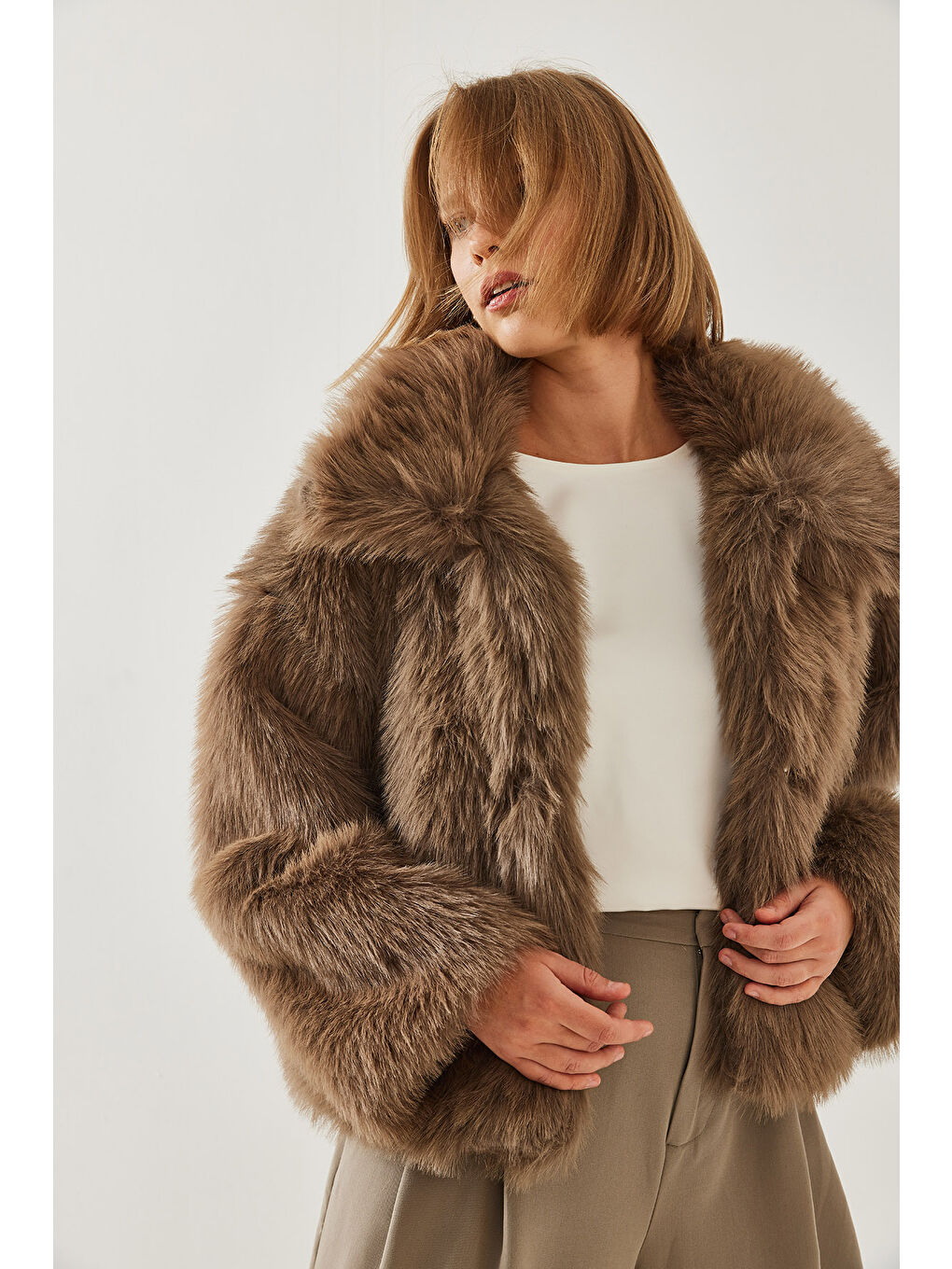 Bej Kadın Yakalı Suni Kürklü Astarlı Mont-3