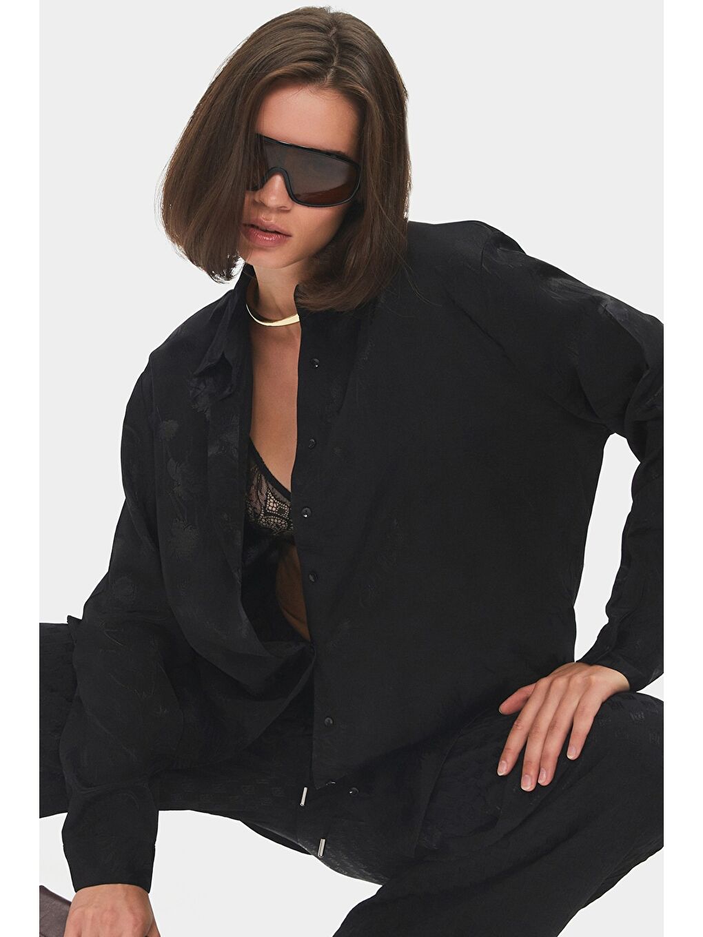 Siyah Kadın Exclusive Oversize/Bol Kesim Viskoz Karışımlı Kendinden Desenli Gömlek