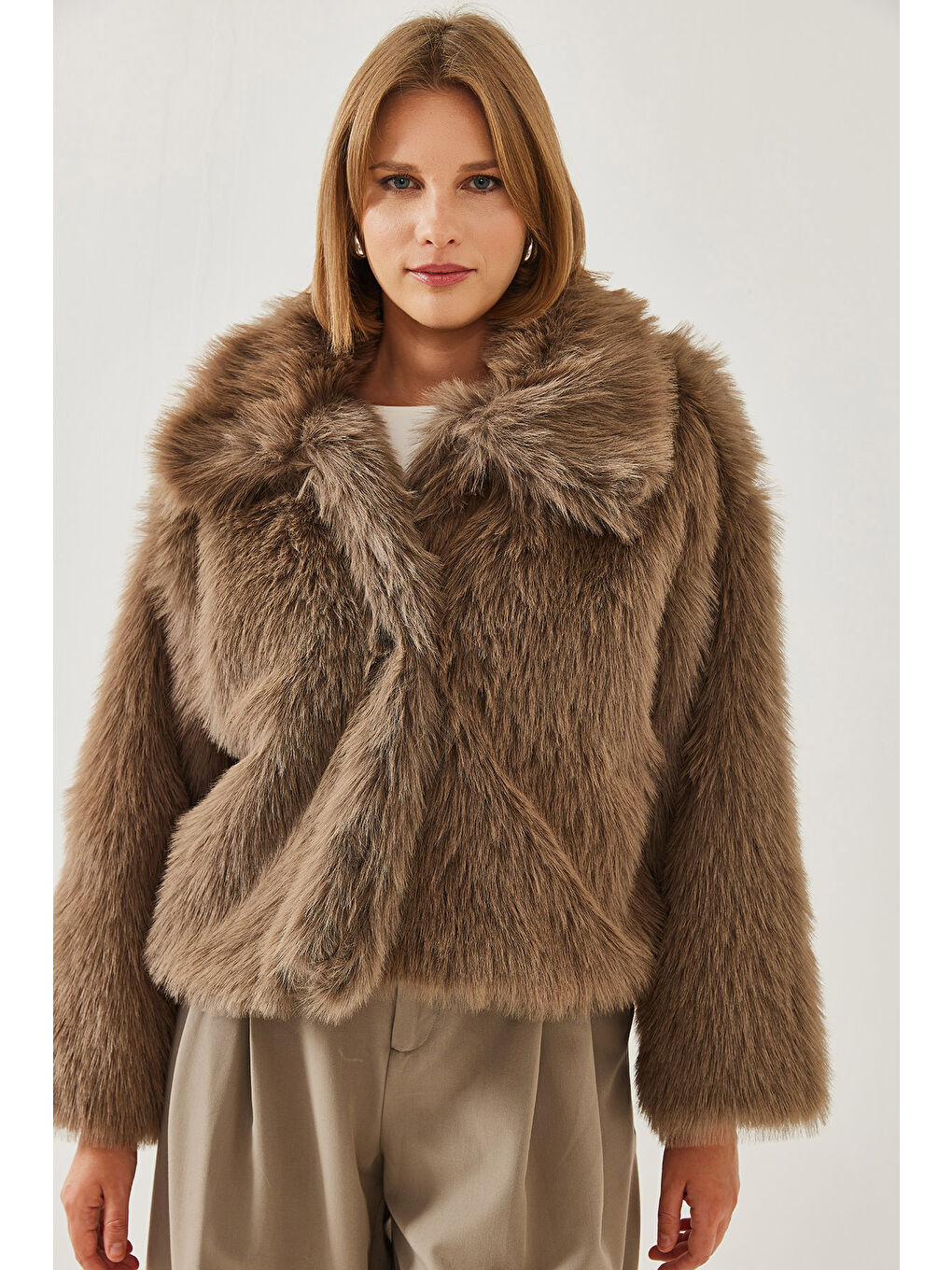 Bej Kadın Yakalı Suni Kürklü Astarlı Mont-4