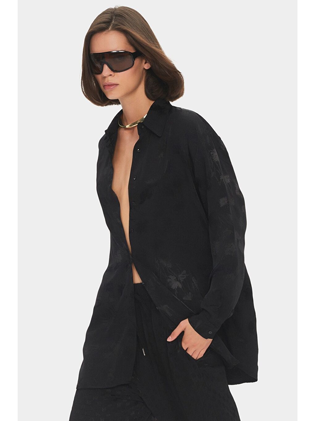 Siyah Kadın Exclusive Oversize/Bol Kesim Viskoz Karışımlı Kendinden Desenli Gömlek-2