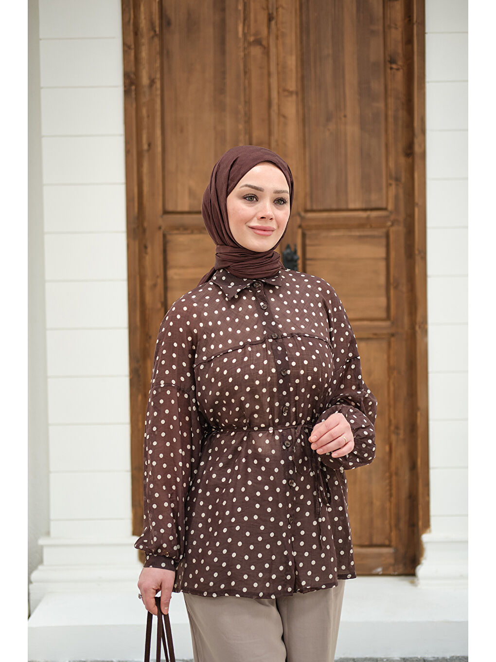 Kadın Puantiyeli Tül Detay Bel Bağlamalı Gömlek Kahverengi-3