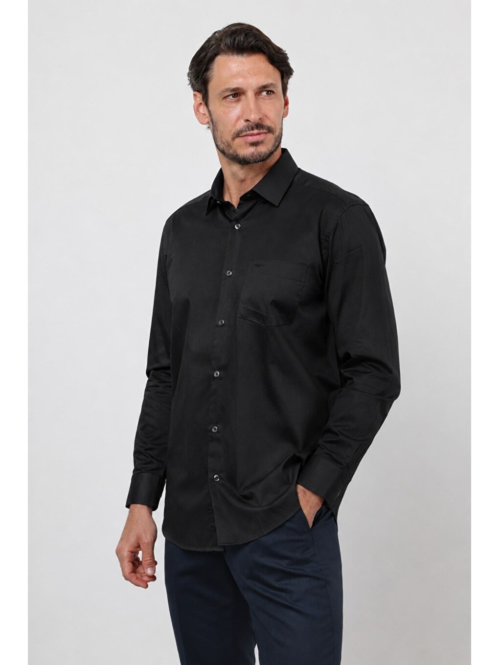 Siyah Sert Yaka Uzun Kol Cepli Saten Comfort Fit %100 Pamuk Gömlek 1004260423-2