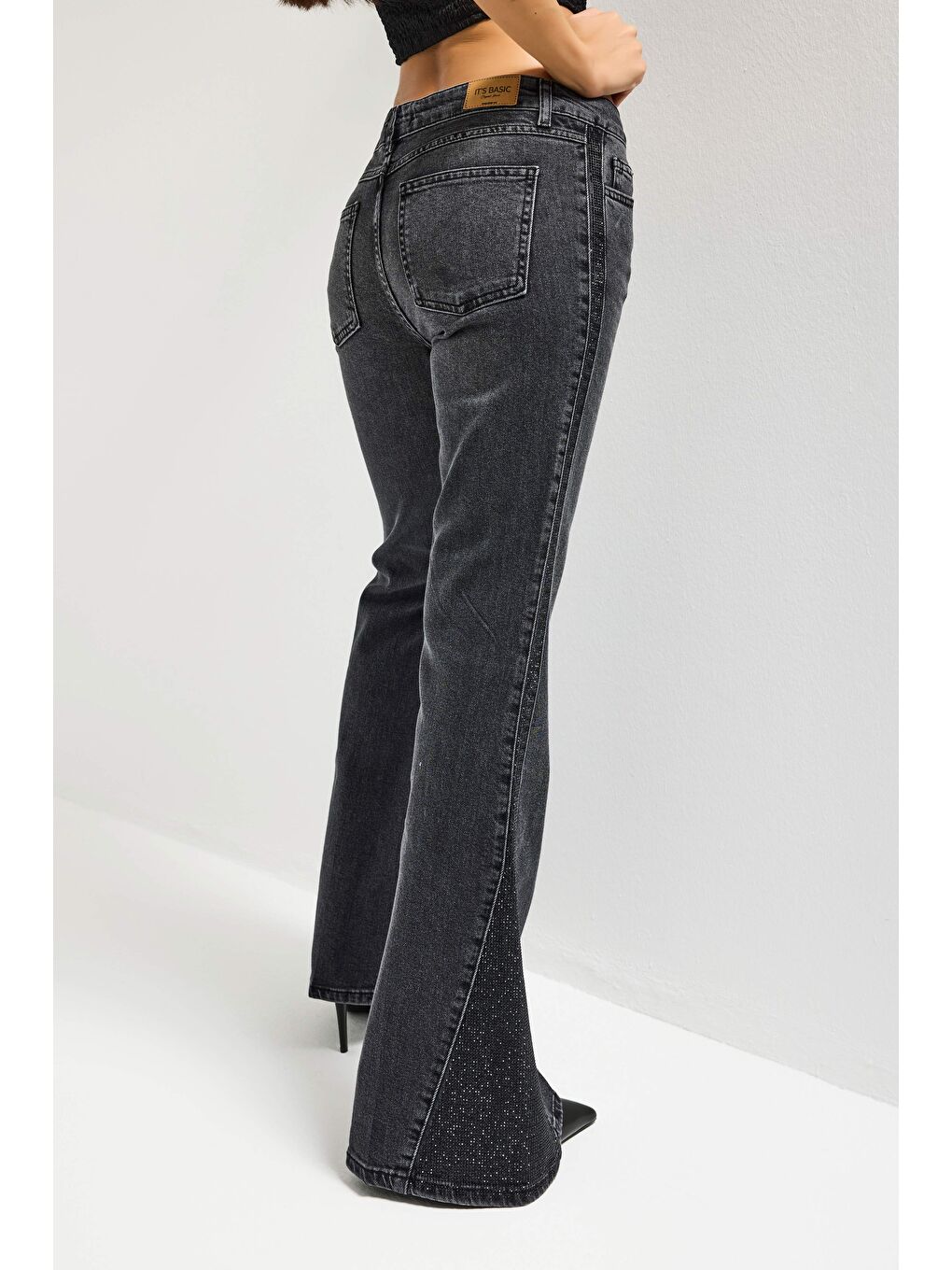 Gri Kadın Koyu Füme T-2s6-1 Flare Fit Paçası Parlak Taşlı Özel Tasarım Denim Jean-2