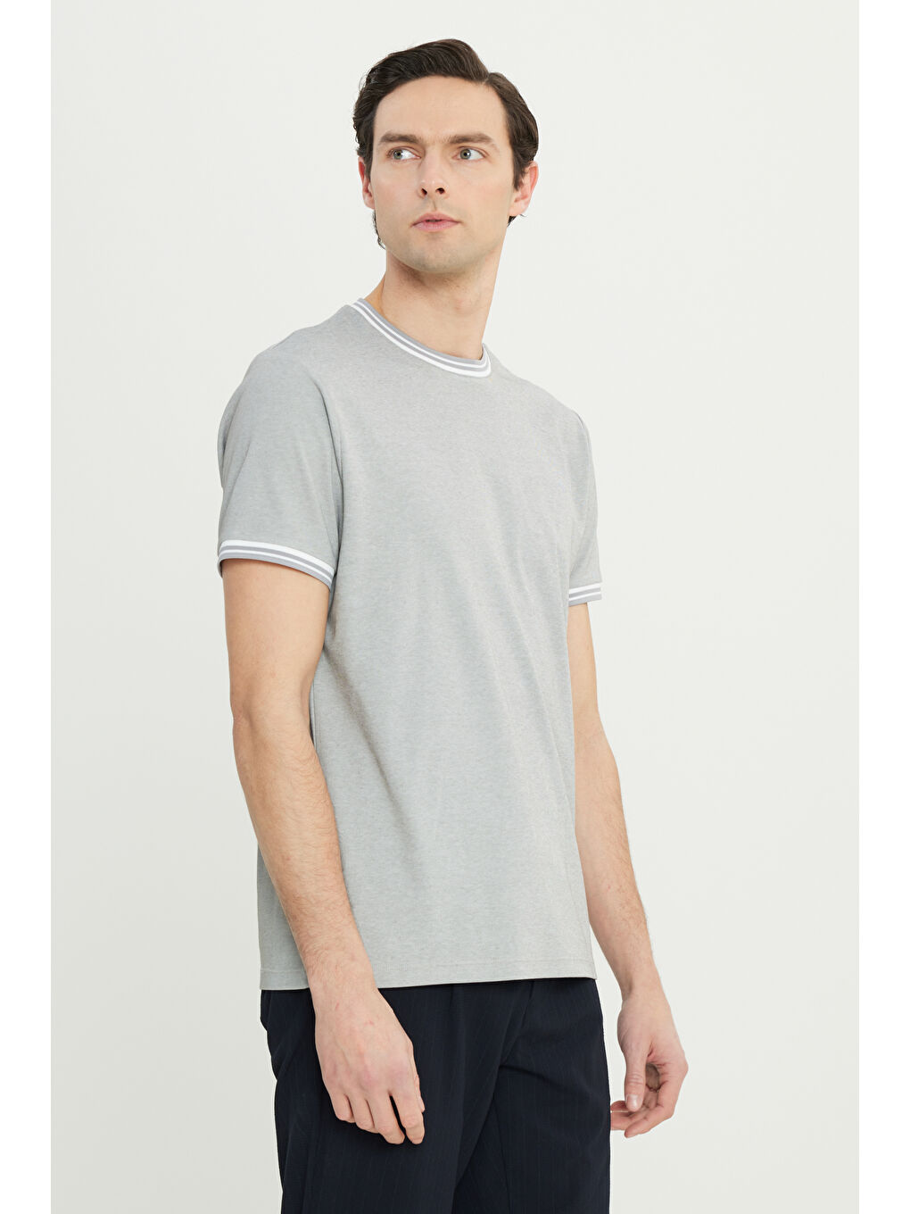 Erkek Açık Gri Pamuklu Slim Fit Dar Kesim Bisiklet Yaka Tişört-2