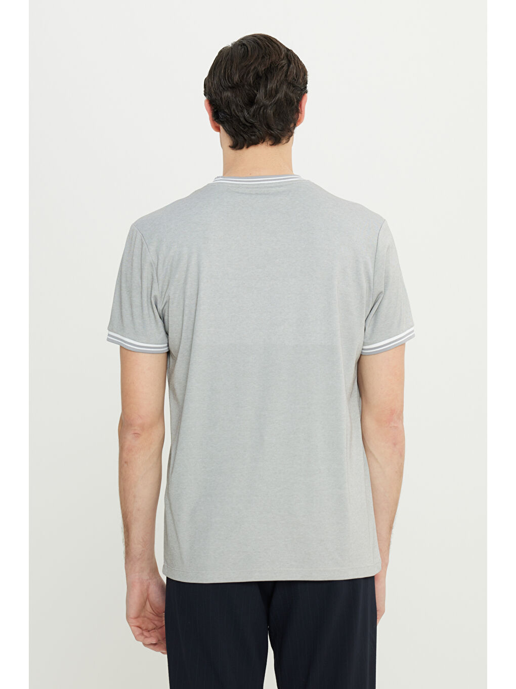 Erkek Açık Gri Pamuklu Slim Fit Dar Kesim Bisiklet Yaka Tişört-4