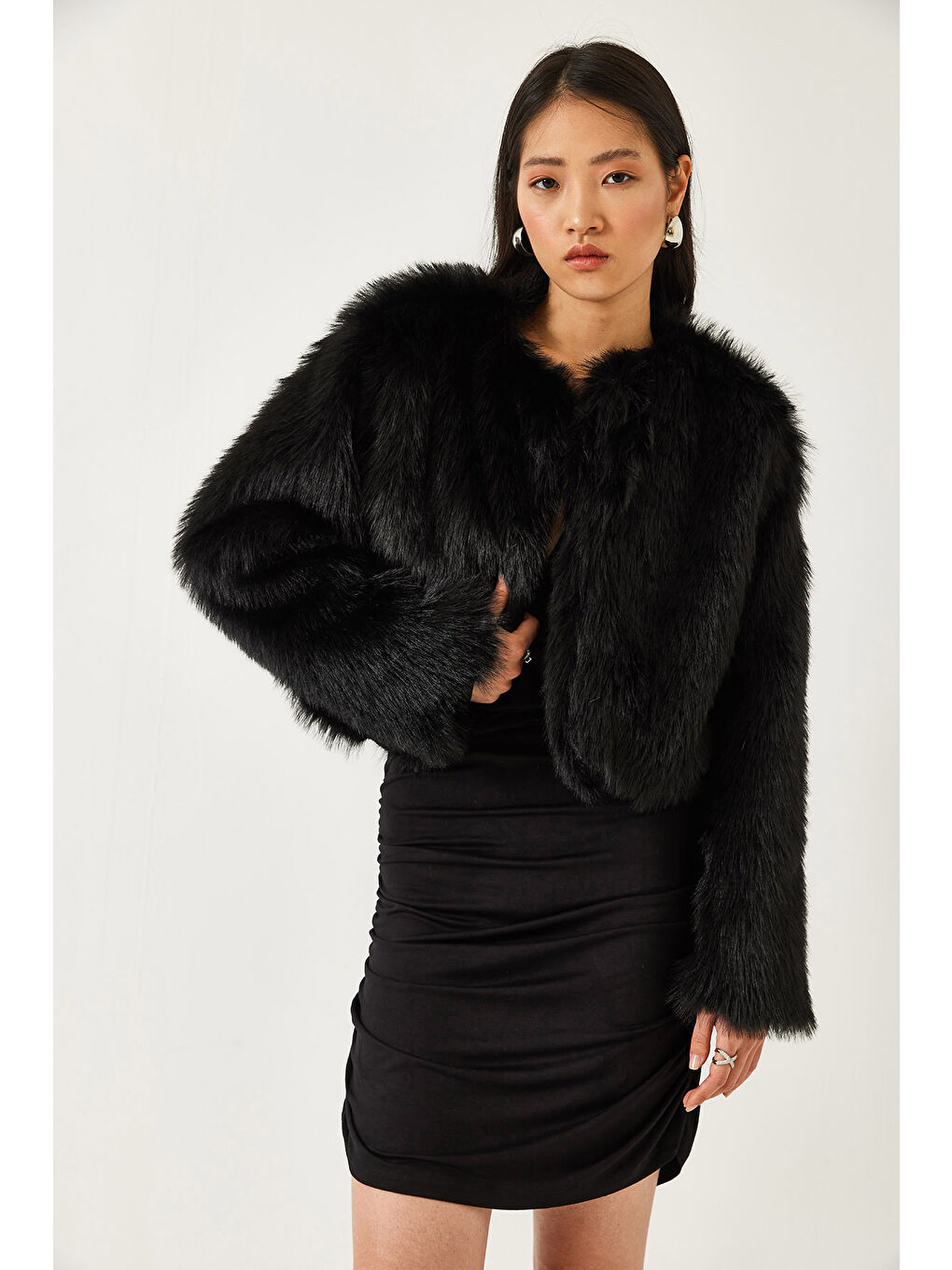 Siyah Kadın Suni Kürkllü Astarlı Mont-3