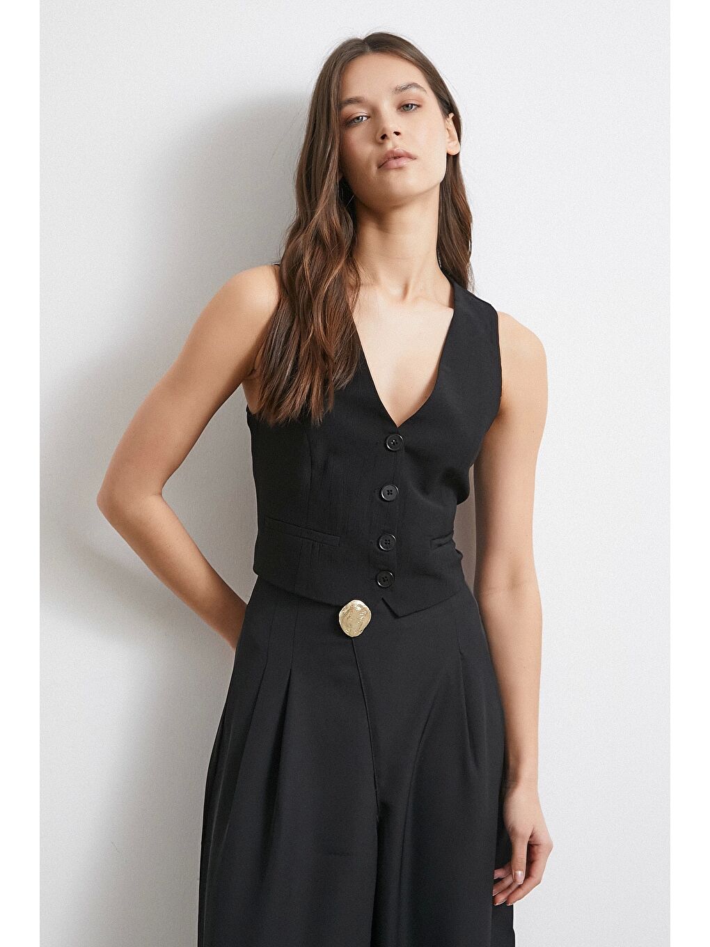 Dört Düğmeli Cep Kapaklı Yelek Siyah