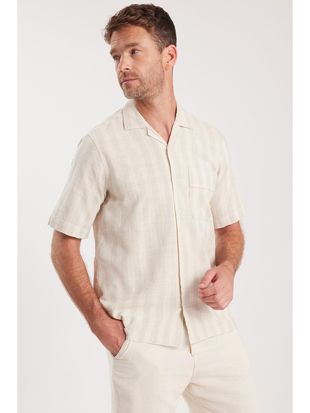 Karışık Erkek Regular Fit Klasik Kesim Kısa Kollu Apaş Yaka Çizgili Cepli %100 Pamuk Gömlek