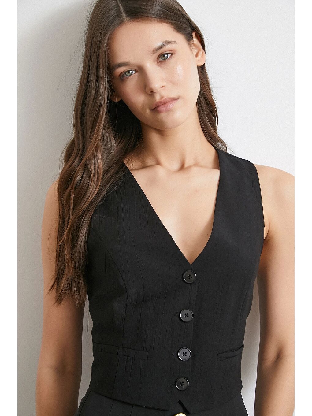 Dört Düğmeli Cep Kapaklı Yelek Siyah-1